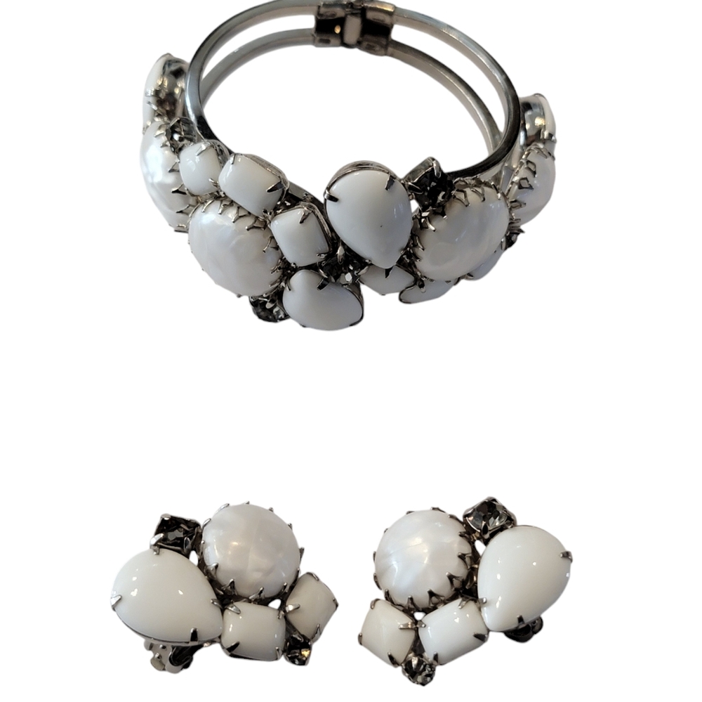 Vintage Juliana by Delizza and Elster Milk Glass Clamper Bracelet &Earrings